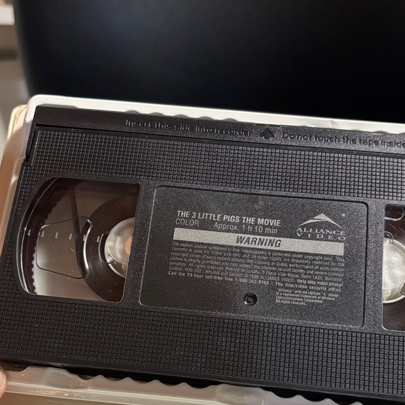 5/$20 The 3 Little Pigs The Movie Kids VHS - Colorful Green Cover - Picture 3 of 3